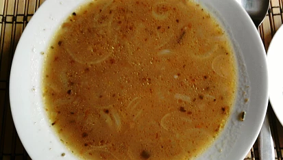 Cibulová polévka s bagetou