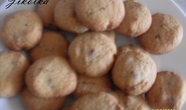 Cookies s kousky čokolády a vlašských ořechů (z reklamy)