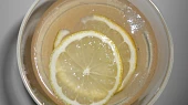Domácí levandulová limonáda