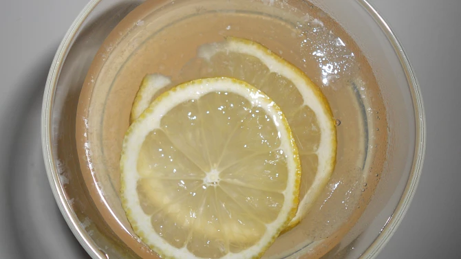 Domácí levandulová limonáda