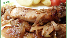 Filety na česneku, cibuli a víně