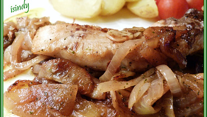 Filety na česneku, cibuli a víně
