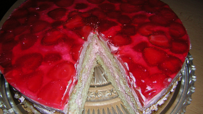 Jahodovo - smetanový dort