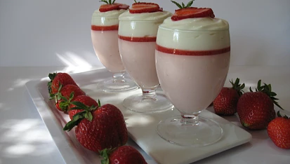Jahodový mousse (pěna) s mascarpone krémem