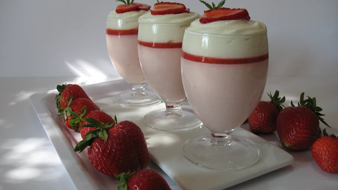 Jahodový mousse (pěna) s mascarpone krémem