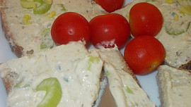 Jemná pomazánka z filetů ve vaječno-hořčicovém krému