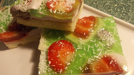 Jogurtový  moučník  s ovocem