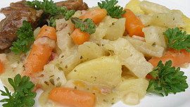 Kedlubny, mrkev, brambory dušené s majoránkovou omáčkou