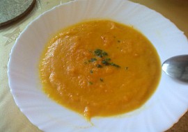 Krémová mrkvová polévka se zázvorem