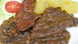 Krůtí a uzené na houbách dušené