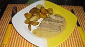 Krůtí sekaná s hořčičnou omáčkou a pečenými bramborami