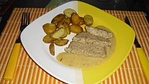 Krůtí sekaná s hořčičnou omáčkou a pečenými bramborami