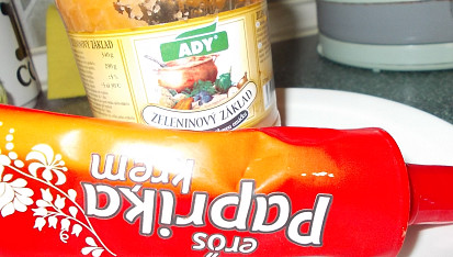 Kuře nadivoko, s paprikovou pastou, řapíkatým celerem a zeleninou