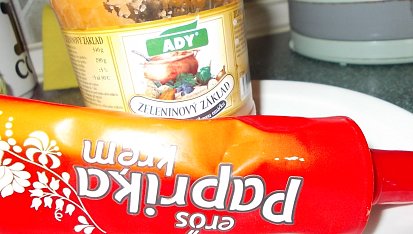 Kuře nadivoko, s paprikovou pastou, řapíkatým celerem a zeleninou