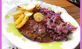 Kuřecí steak na červeném zelí a smetaně