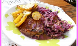 Kuřecí steak na červeném zelí a smetaně
