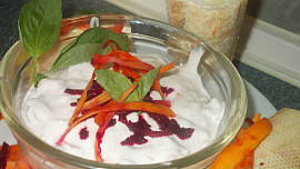 Lehký zeleninovo-sýrový salátek