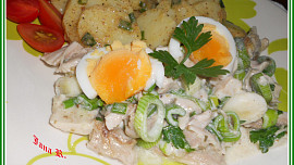 Letní kuřecí salát s brambory