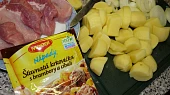 Masíčko s cibulí a bramborem v mikrovlnce, suroviny