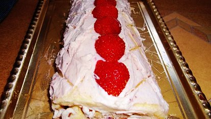 Nebesky hříšná jahodová roládička, hotová roláda...