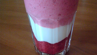 Ovocný pohár s jogurtem