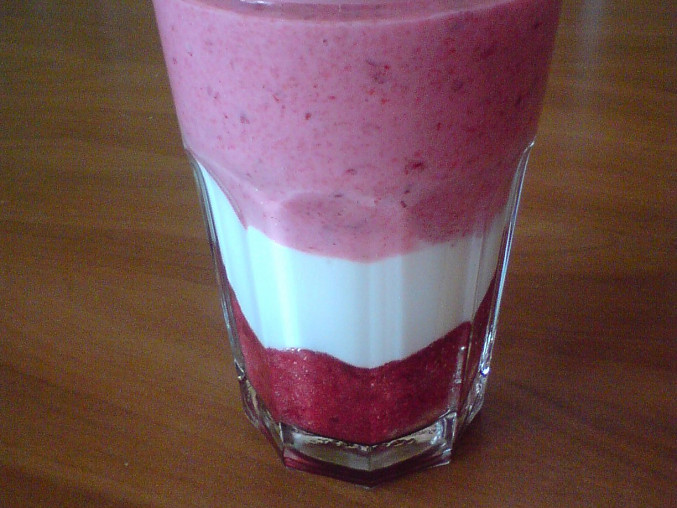 Ovocný pohár s jogurtem
