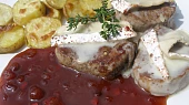 Palce s brusinkovo-šípkovou omáčkou