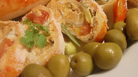 Pikantní, ostřejší, olivovo - sýrová  chuťovka