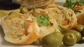 Pikantní, ostřejší, olivovo - sýrová  chuťovka