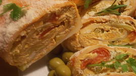 Pikantní, ostřejší, olivovo - sýrová  chuťovka