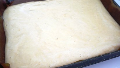 Piškotový moučník s nuttelovou polevou