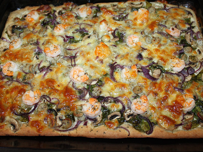 Pizza - mangold, krevety ..., upečená pizza, už jen zchladnout a dlabat