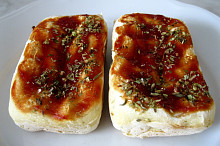 Ve formách na mini biskupský chlebíček - bagetky