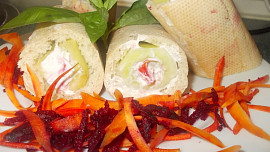 Plněné bagety s okurkou, sýrovou směsí a  mrkví