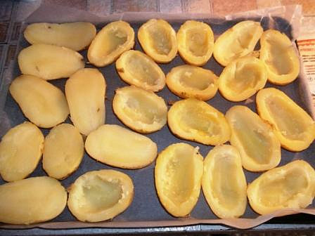 vydlabané brambory