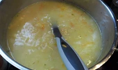 Polévka z vloček, čínského zelí a brambor