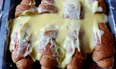 Pudinkový koláč z croissantů