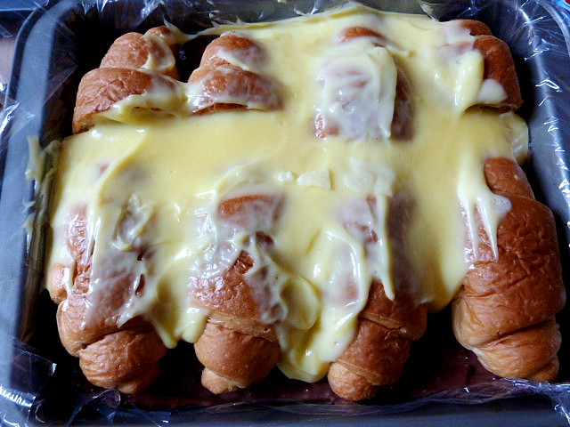 Pudinkový koláč z croissantů