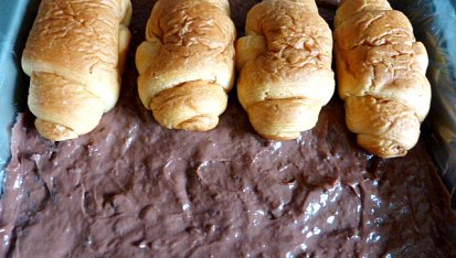 Pudinkový koláč z croissantů