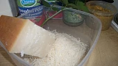 Rajčatová omáčka s mletým masem,  těstovinami a parmazánem