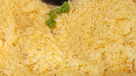 Rizoto s barevnou houbovo-zeleninovou směsí