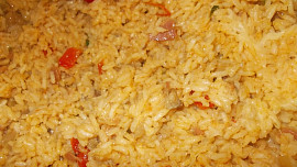 Rizoto s barevnou houbovo-zeleninovou směsí