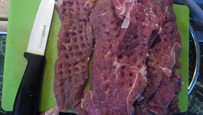Roštěnky s hořčicí na hříbkách,se smetanou, roštěnky si naklepeme