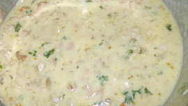 Špagety s chutnou omáčkou z uzených stehen a hub