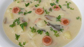 Staročeská bramborová polévka s párkem