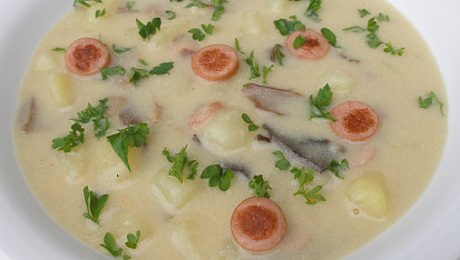 Staročeská bramborová polévka s párkem