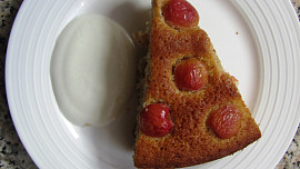Třešňovo-mandlový koláč