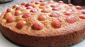 Třešňovo-mandlový koláč
