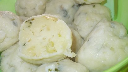 Bylinkovo-tvarohové knedlíky s rajskou