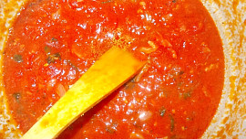 Bylinkovo-tvarohové knedlíky s rajskou